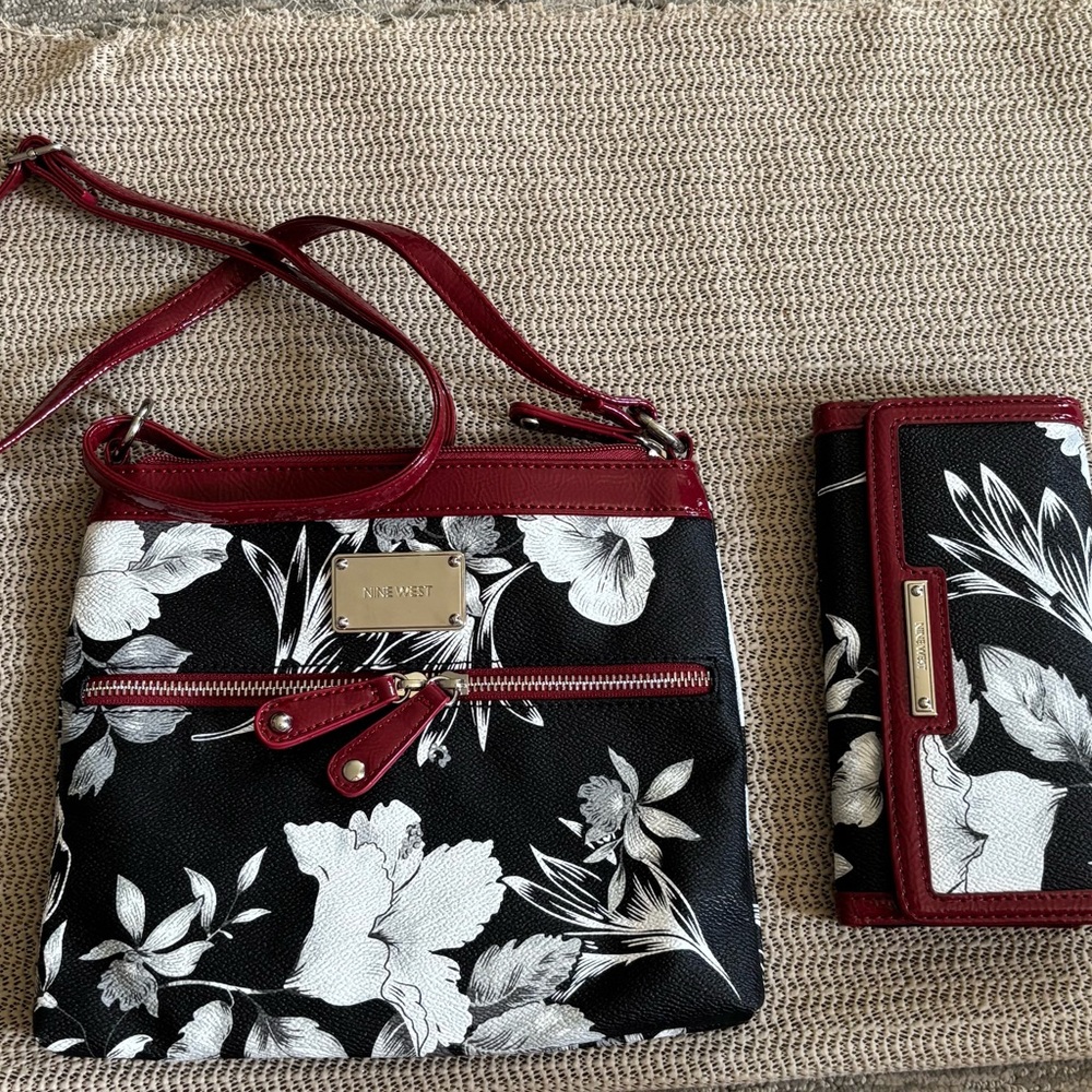 NWOT Nine West Black Floral Crossbody with Burgundy Trim and Wallet